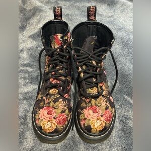 Dr. Martens 11821 Victorian Flowers Floral Canvas Boots